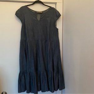 Gently used lightweight chambray cap sleeve layer dress with POCKETS!